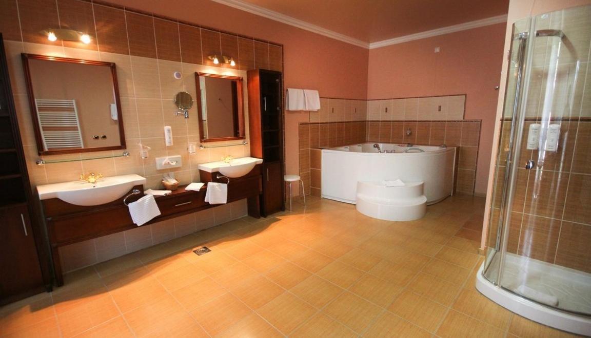 Hotel Galleria سوبوتيتْسا المظهر الخارجي الصورة