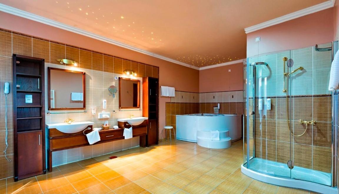 Hotel Galleria سوبوتيتْسا المظهر الخارجي الصورة